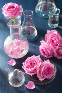 گلاب شیشه ای خالص و خوش عطر و مناسب مصرف خانگیر